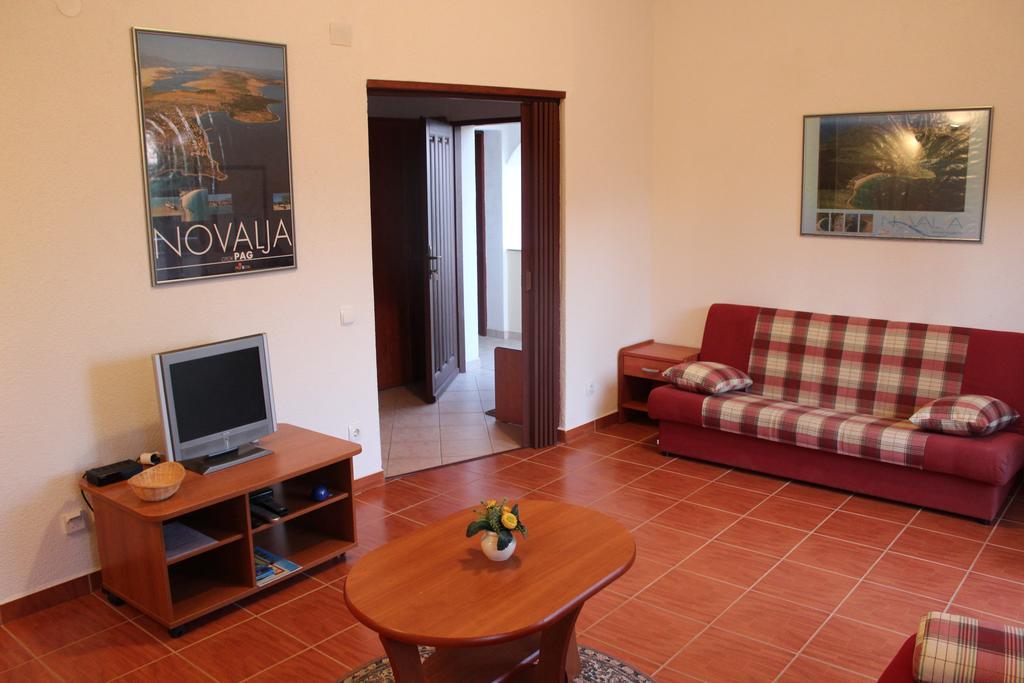 Apartments Marszalek Novalja Cameră foto